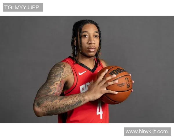 火箭老将保罗带伤上阵，仍展现出色表现